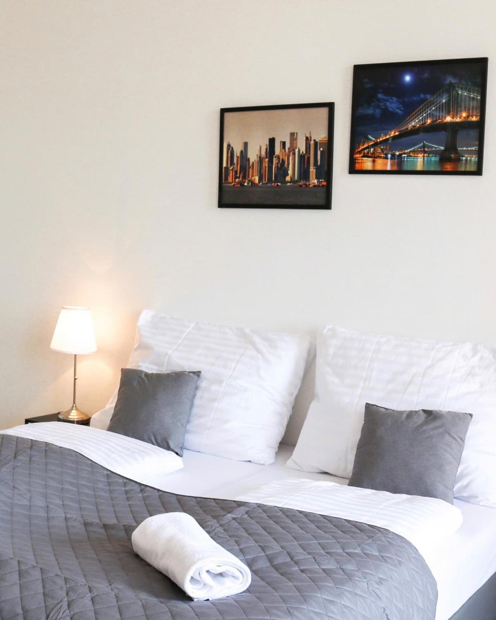 Rose Suites And Rooms プラハ エクステリア 写真