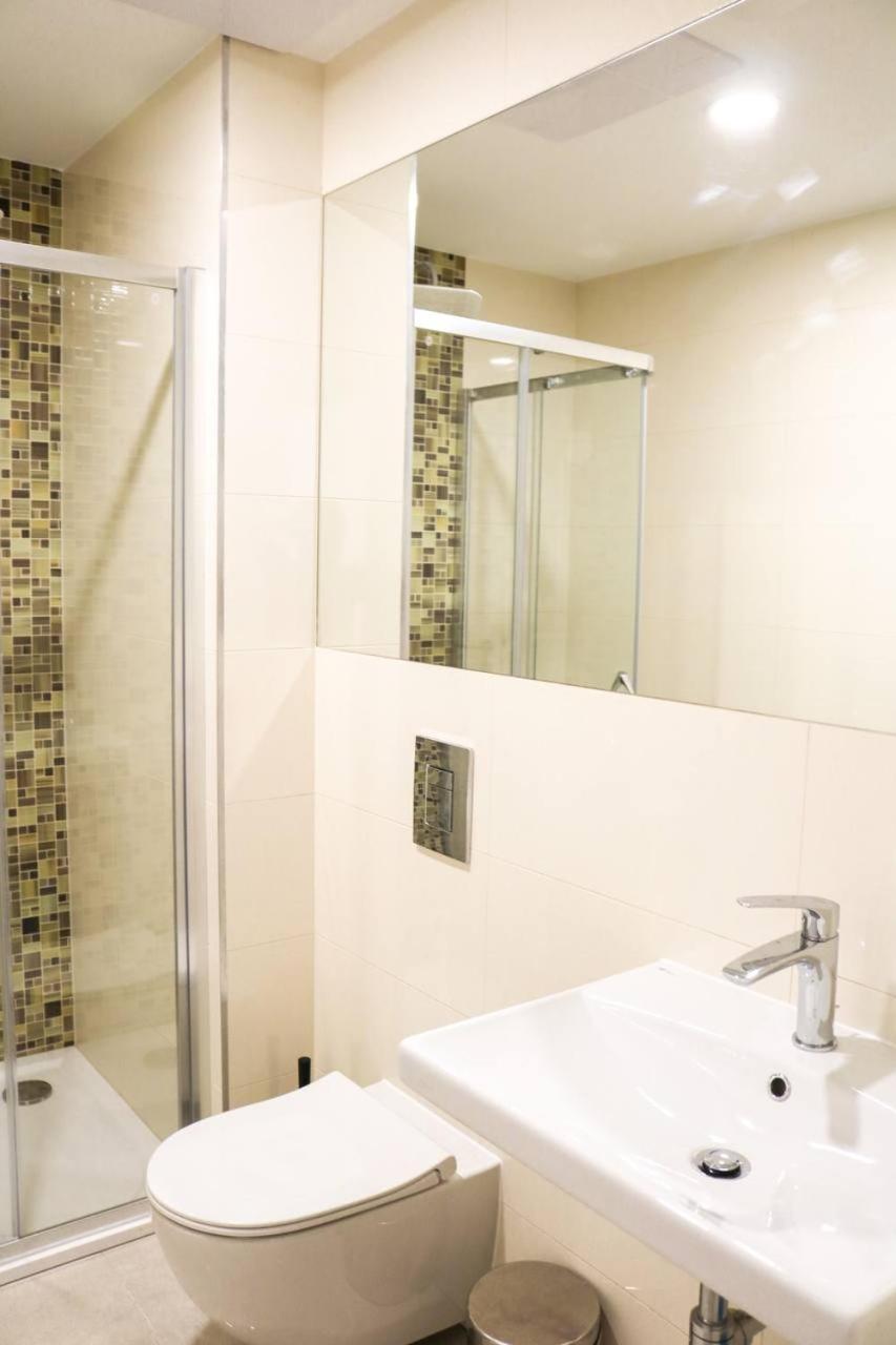Rose Suites And Rooms プラハ エクステリア 写真