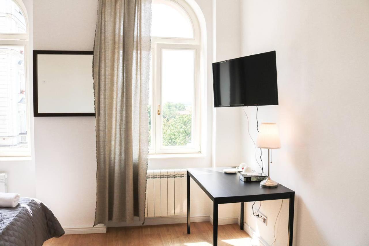 Rose Suites And Rooms プラハ エクステリア 写真