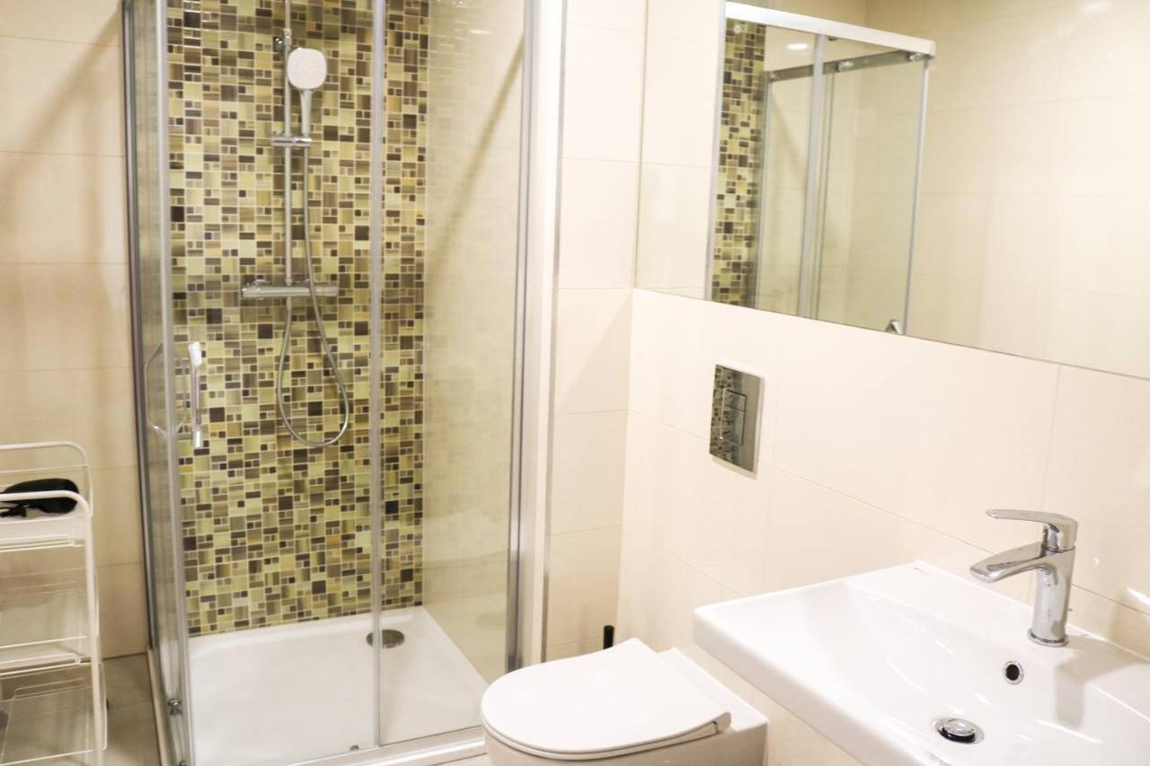 Rose Suites And Rooms プラハ エクステリア 写真